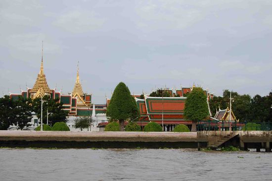 Bangkok - Königspalast vom Wasser aus