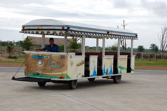 Unser Transportmittel vom Flugzeug zur Abfertigungshalle 