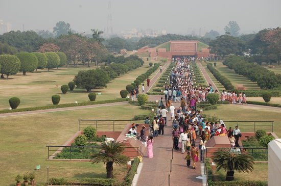 Blick vom Tempel zum Haupteingang