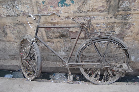 Unser Fortbewegungsmittel für die nächsten 2 Wochen.
Ab 20.11. bei ebay unter Art. Nr. 5748937058373269404 zu ersteigern, Abholung in Mumbai am Airport - Gepäckaufbewahrung 
      