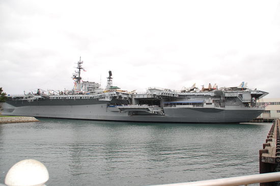 USS Midway (fast) in ihrer ganzen Länge