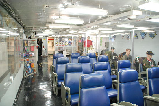 Der Pilote-Ready-Room... hier haben die Piloten ihre Einsatzbefehle erhalten. Wenn ich es noch richtig weiß, gibt es 6 davon