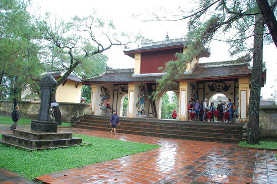 Das dreiteilige Eingangstor