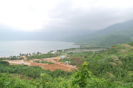 Kaum biste mitten im niergendwo ausgestiegen, steht einer hinter Dir, der irgendwas zu verkaufen hat.....