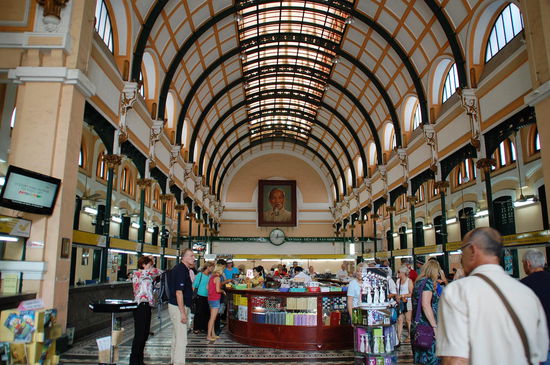 Das Hauptpostamt von innen