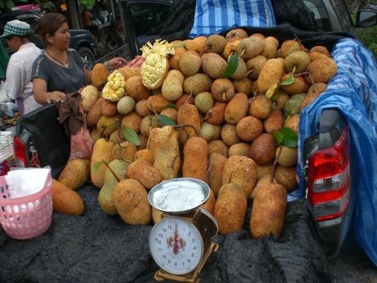 weiß den Namen nicht mehr, aber nicht die Durian, wird gleich vom Auto verkauft