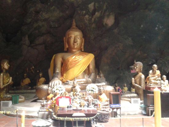 Hier scheint die Sonne in die Höhle