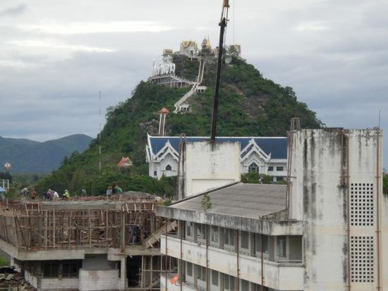 von unserem Balkon aufgenommen. An der Baustelle im Vordergrund wurde Punkt 8 angefangen zu arbeiten