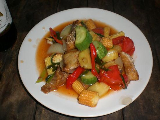 Ein toter Fisch, der schon noch tot gebraten wurde...