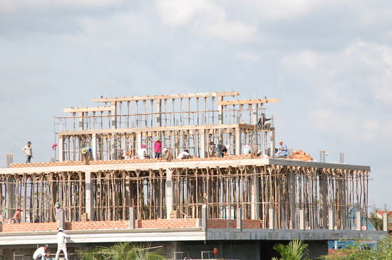 Gerüstbau - und an jeder Baustelle steht ganz gross SAFETY FIRST