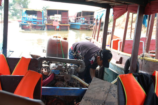 Ich sag es ja, wenn der Kapitän schon dem TukTuk Fahrer das Ruder überlässt...aber um es vorweg zu nehmen, wir sind heile wieder zurück gekommen