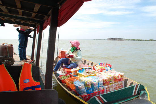 Im Hintergrund rechts sieht man einen Rohbau, das soll man ein Ausflugslokal werden.