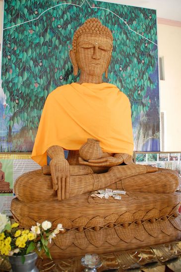 Buddha aus Rattan