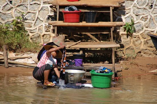 Für uns unvorstellbar, hier Wäsche zu waschen....