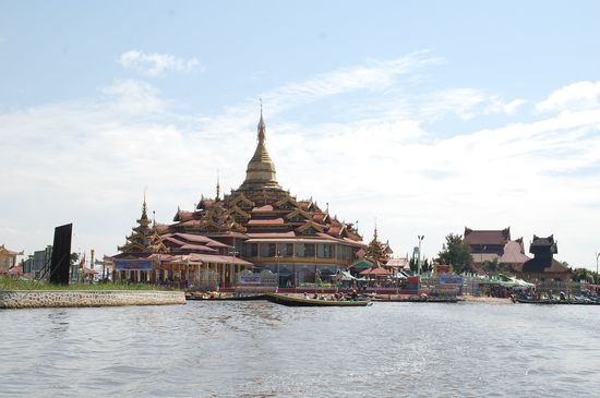 Inle phaung daw Oo Pagode