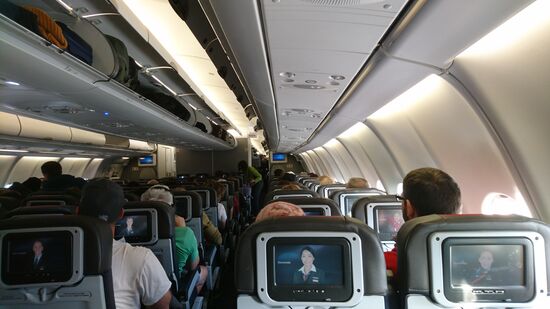 2-4-2 Bestuhlung und bis auf den letzten Platz voll....