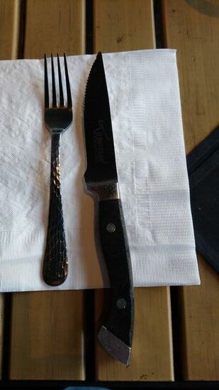 Hier gibt es auch mal richtige Steakmesser