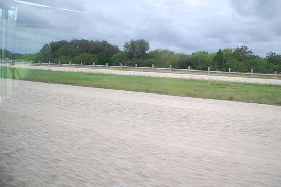 Hier werden die Raketen in einer Geschwindigkeit von ner halben Meile/Stunde drüber gefahren.. Es gibt dafür extra speziellen Kies/Sand