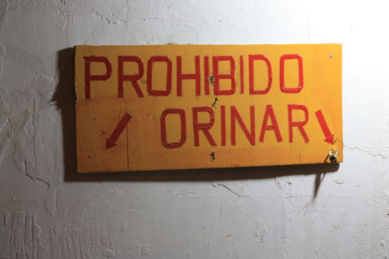 Nicht pinkeln!, danke