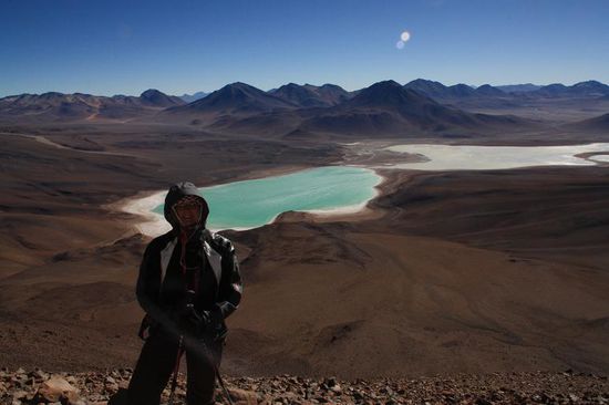 noch laechlende Bergsteigerin