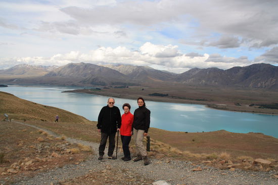 Familie hoch über dem See