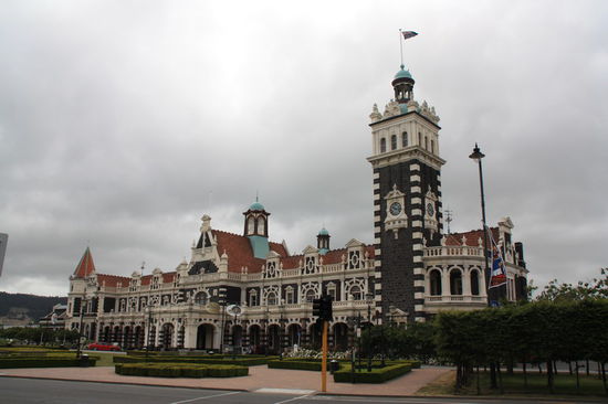 aktives altes Bahnhofsgebäude