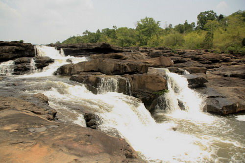ein recht sauberer Wasserfall (Tai Tai)
