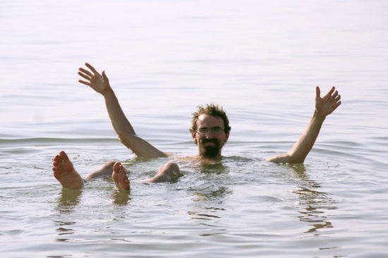 Alex ganz ohne Schwimmflügel