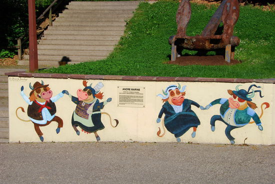 Der Hochzeitstanz zur "Jumelage" zwischen der Partnerstadt Quiberon und le Grand Bornand...