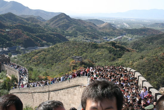 stehen, in der masse sind wir auf der grossen mauer gegangen