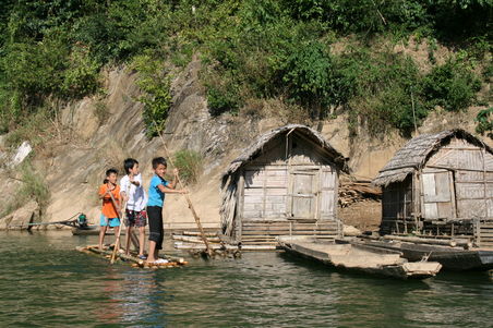 Spielplatz des schwimmenden Dorfes