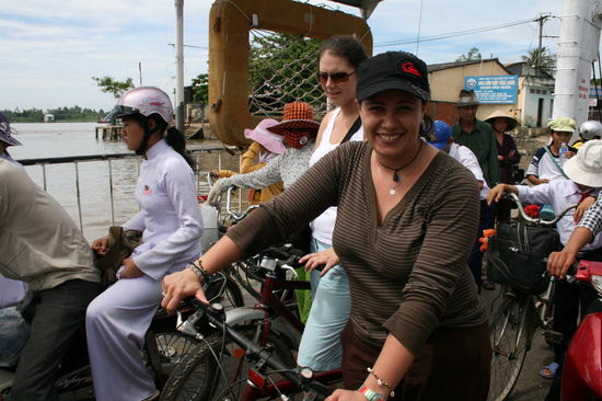 und wo's keine Bruecken gibt, nehm ma hoid de Faehre