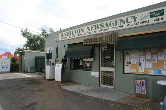 Da bekommt ma alles, vom Benzin bis zur Unterhose bis hin zur Wurschtsemmel!