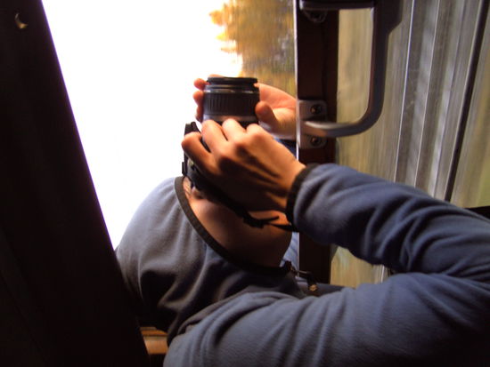 Saukalt is! aber hilft ja nix.... ups der Gegenzug faehrt ganz schoen nah vorbei