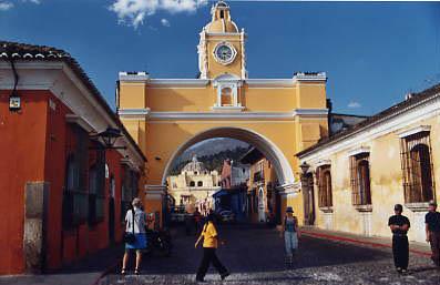 Antigua, Torbogen mit La Merced
