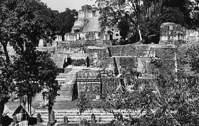 Tikal, Mayaruinen, Gran Placa
