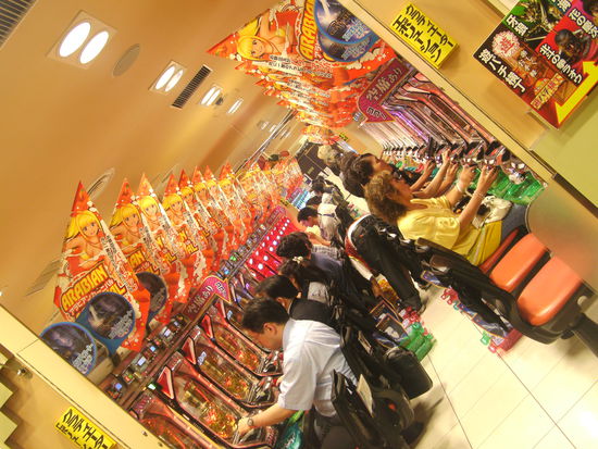 typische Pachinko-Spielhalle