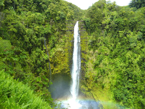 Wasserfall mit Regenbogen