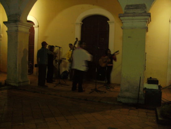 kubanisches Karaoke zu später Stunde