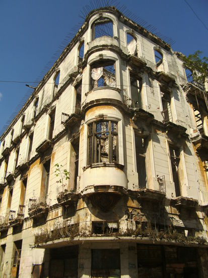 Fassade ohne Haus (ein Beispiel von vielen)