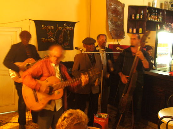 die beste Band spielte in der Bar Marquesina