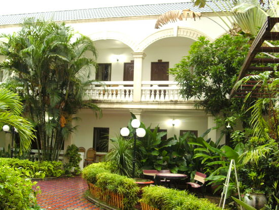 der wunderschöne Garten unseres Guesthouses