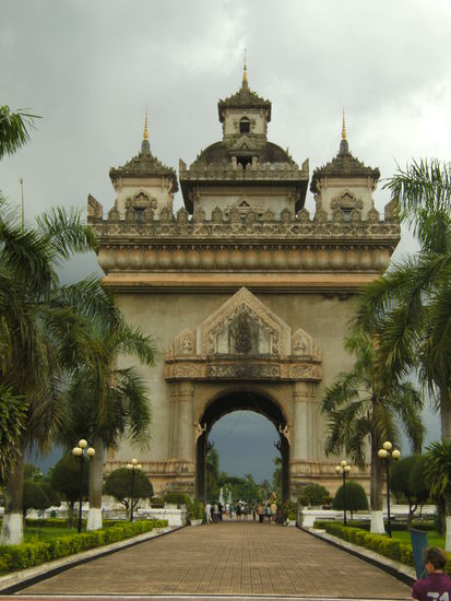 Patouxay Monument