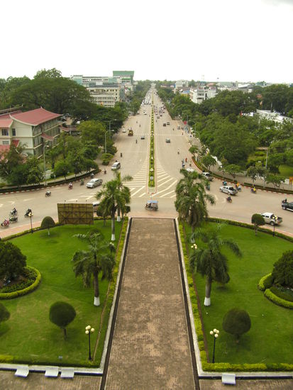 Blick vom Patouxay Monument nach Süden zum Mekong und Präsidentenpalast