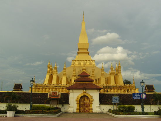 Thatluang Stupa