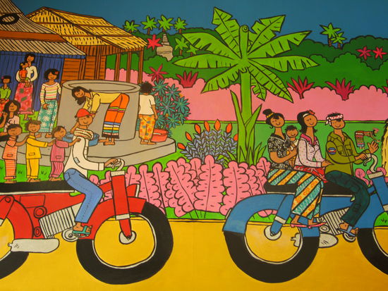 4 Personen auf einem Moped sind hier durchaus üblich