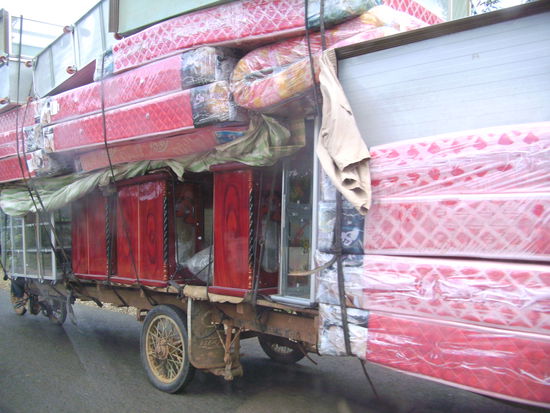 ... und das alles von einem Moped gezogen