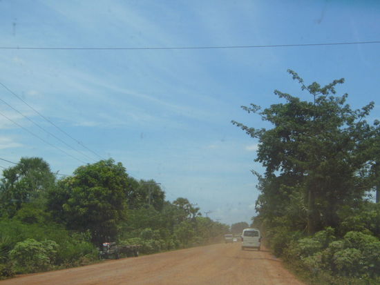 nicht immer ist die Straße heute asphaltiert - aber es wird daran gearbeitet