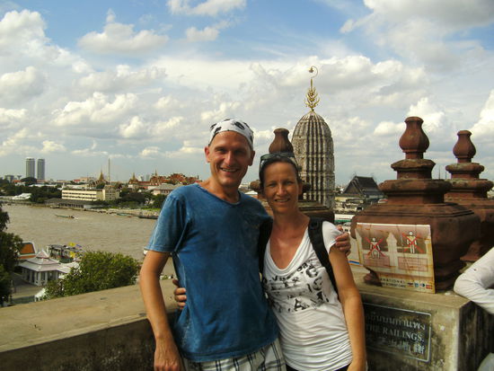 wir beide am Wat Arun