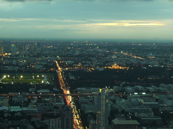 die Lichter der Stadt gehen an